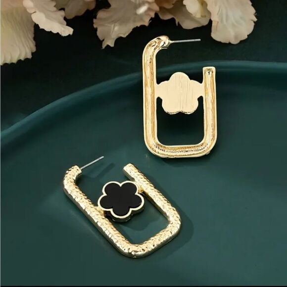 Square Gold Black Flower Clover Earrings - Picture 3 of 3
